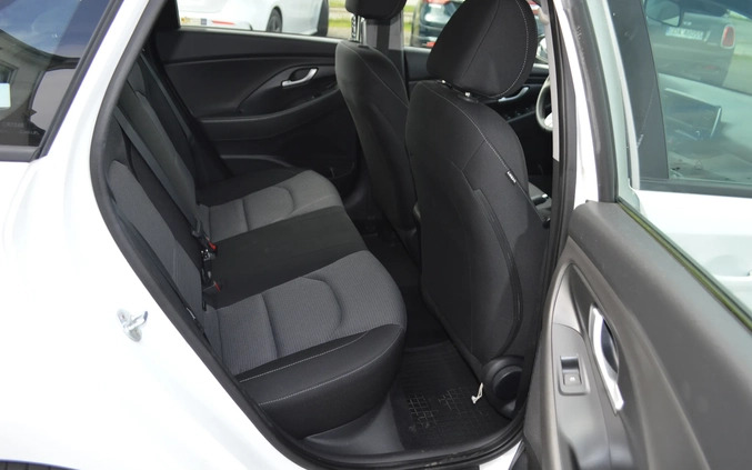 Hyundai I30 cena 29889 przebieg: 301850, rok produkcji 2017 z Zduńska Wola małe 191